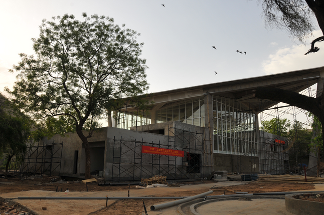 油漆無(wú)國(guó)界，互助友情漆