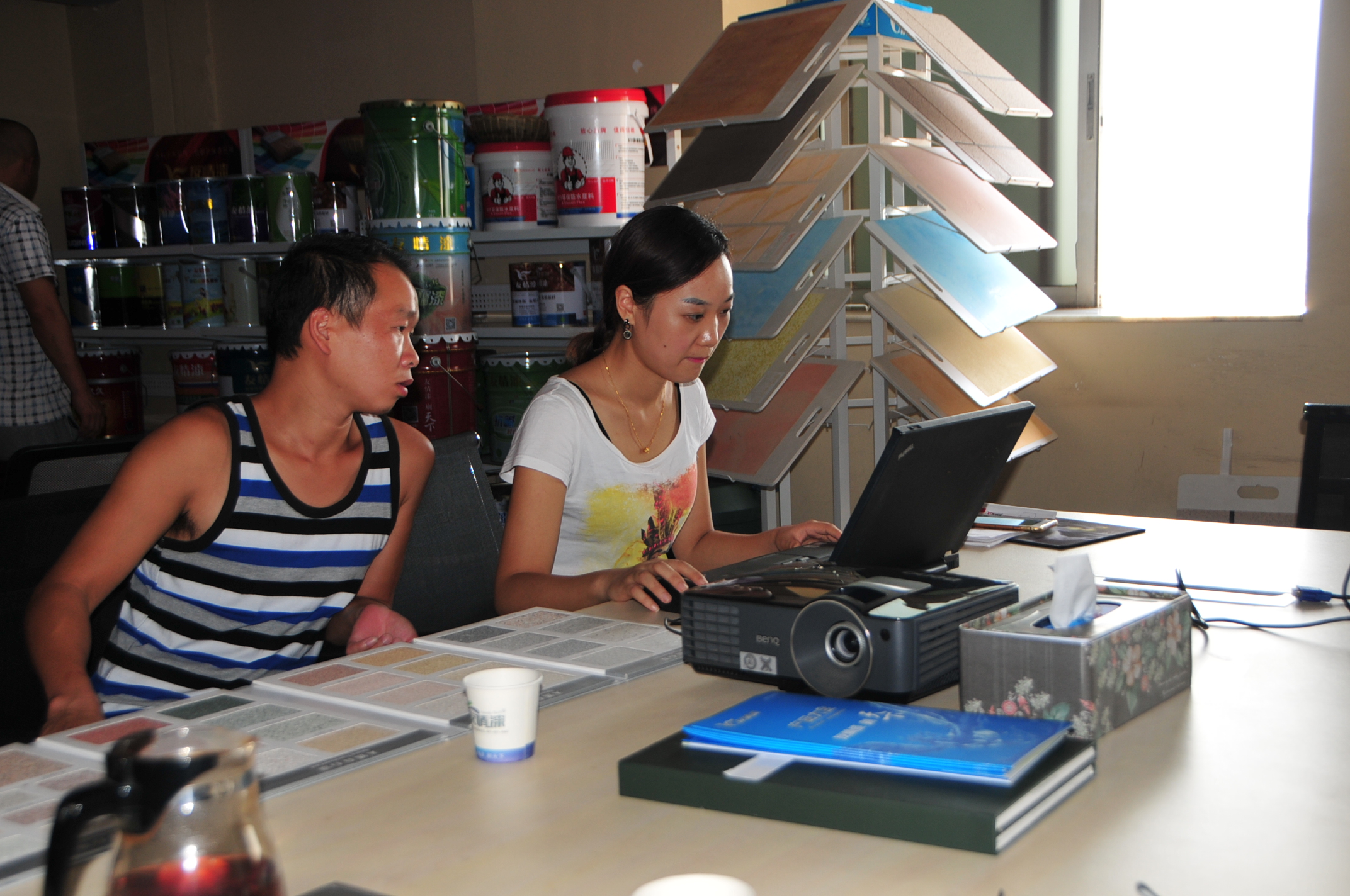 比對(duì)之后,他選擇了友情漆 比對(duì)之后,他選擇了友情漆