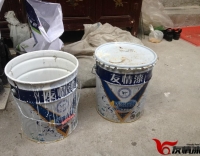 湖北隨州市總代理張先生親自為友情漆的用戶施工 湖北隨州市總代理張先生親自為友情漆的用戶施工