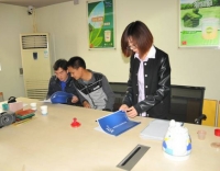 廣西來(lái)賓客戶簽約友情漆